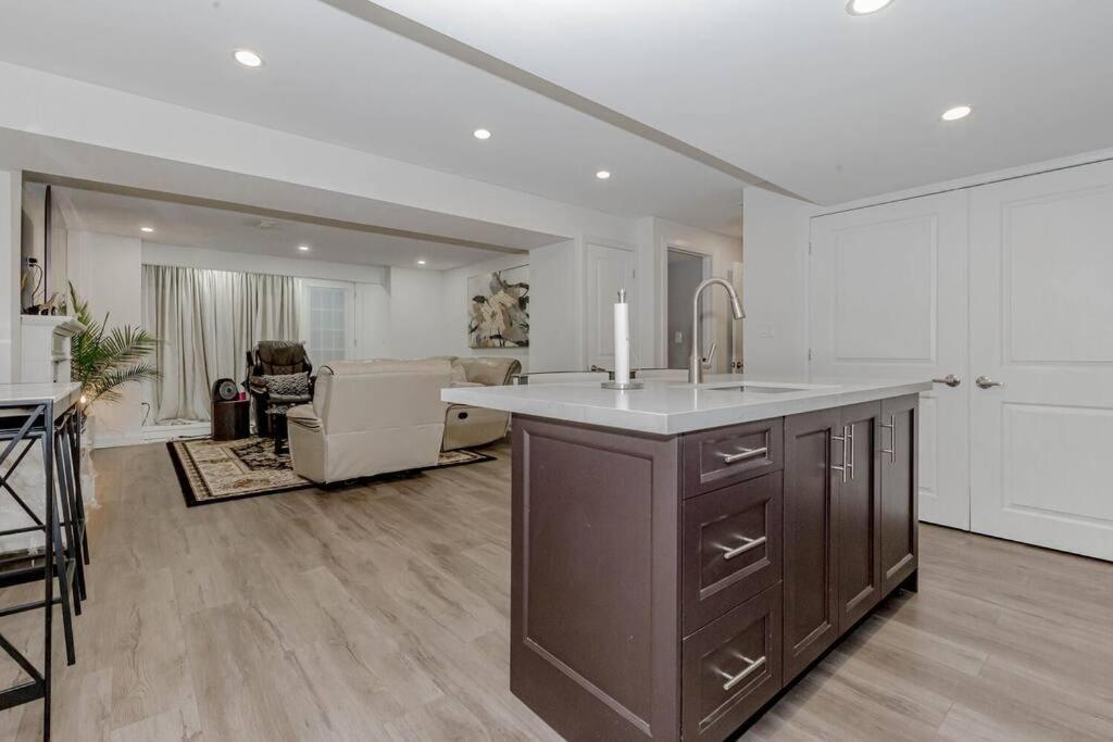 Luxury Basement Apartment In Oakville Buitenkant foto