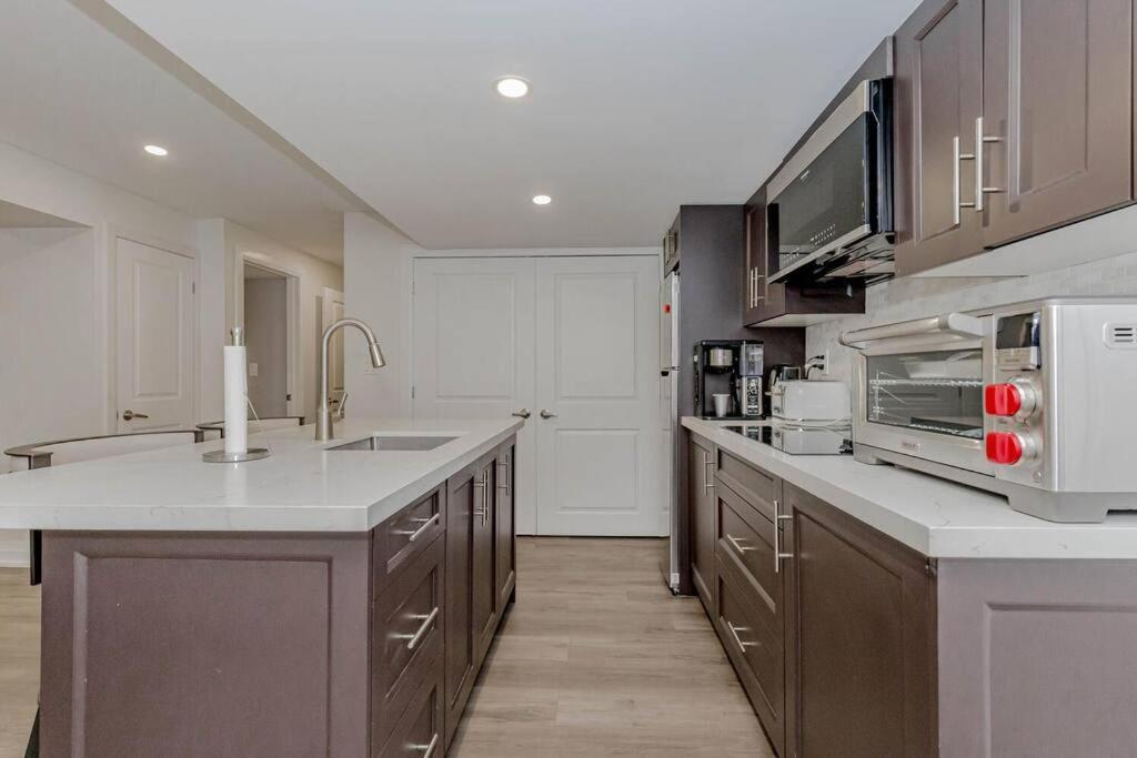 Luxury Basement Apartment In Oakville Buitenkant foto