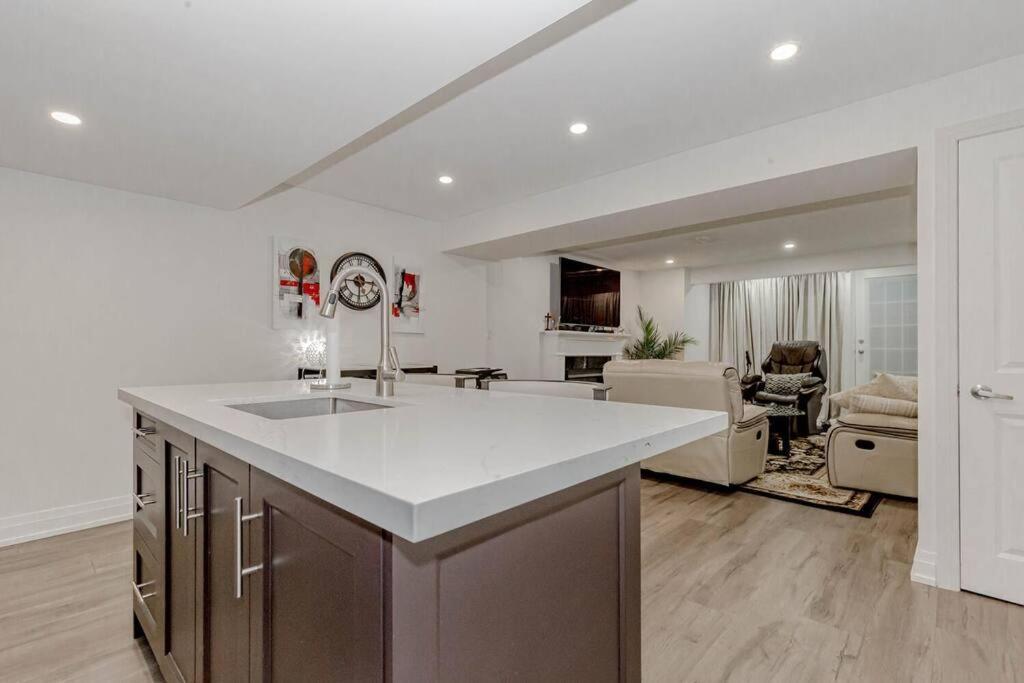 Luxury Basement Apartment In Oakville Buitenkant foto